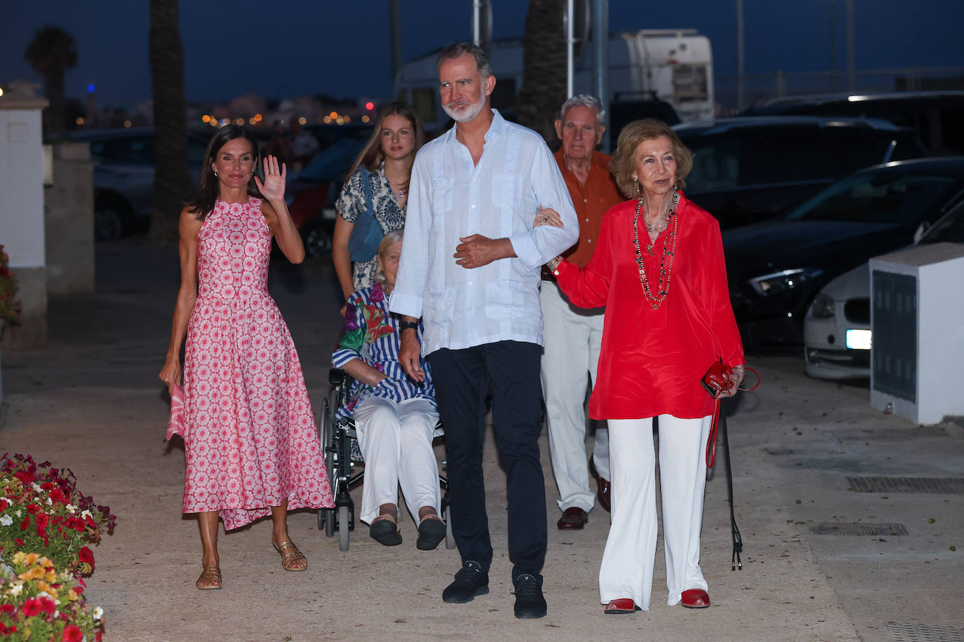 Los Reyes, de cena con sus hijas y Doña Sofía en Mallorca