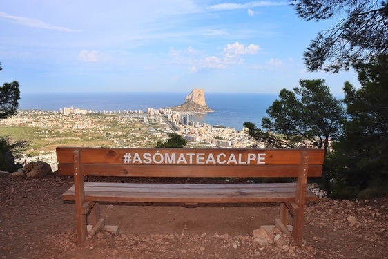 Panorámica de Calpe, con el peñón de Ifach al fondo.