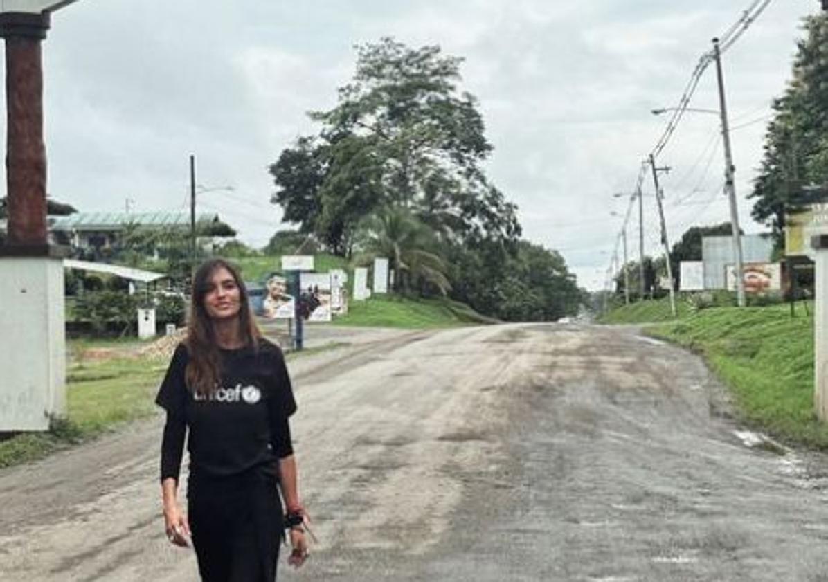 Imagen principal - Sara Carbonero, devastada al recibir la peor de las noticias durante su viaje a Panamá: «Qué dolor, qué injusto»