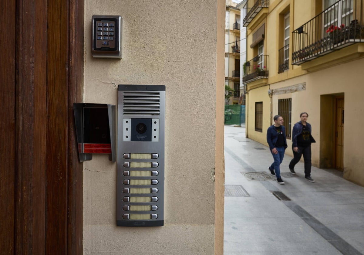 Sólo 11 inspectores para revisar más de 100.000 pisos turísticos en la Comunitat