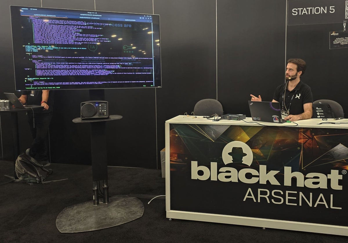 Ángel López, CIO de Cuatroochenta, durante la presentación de la herramienta en la Black Hat.