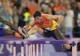 Llopis, durante la final olímpica de los 110 metros vallas.