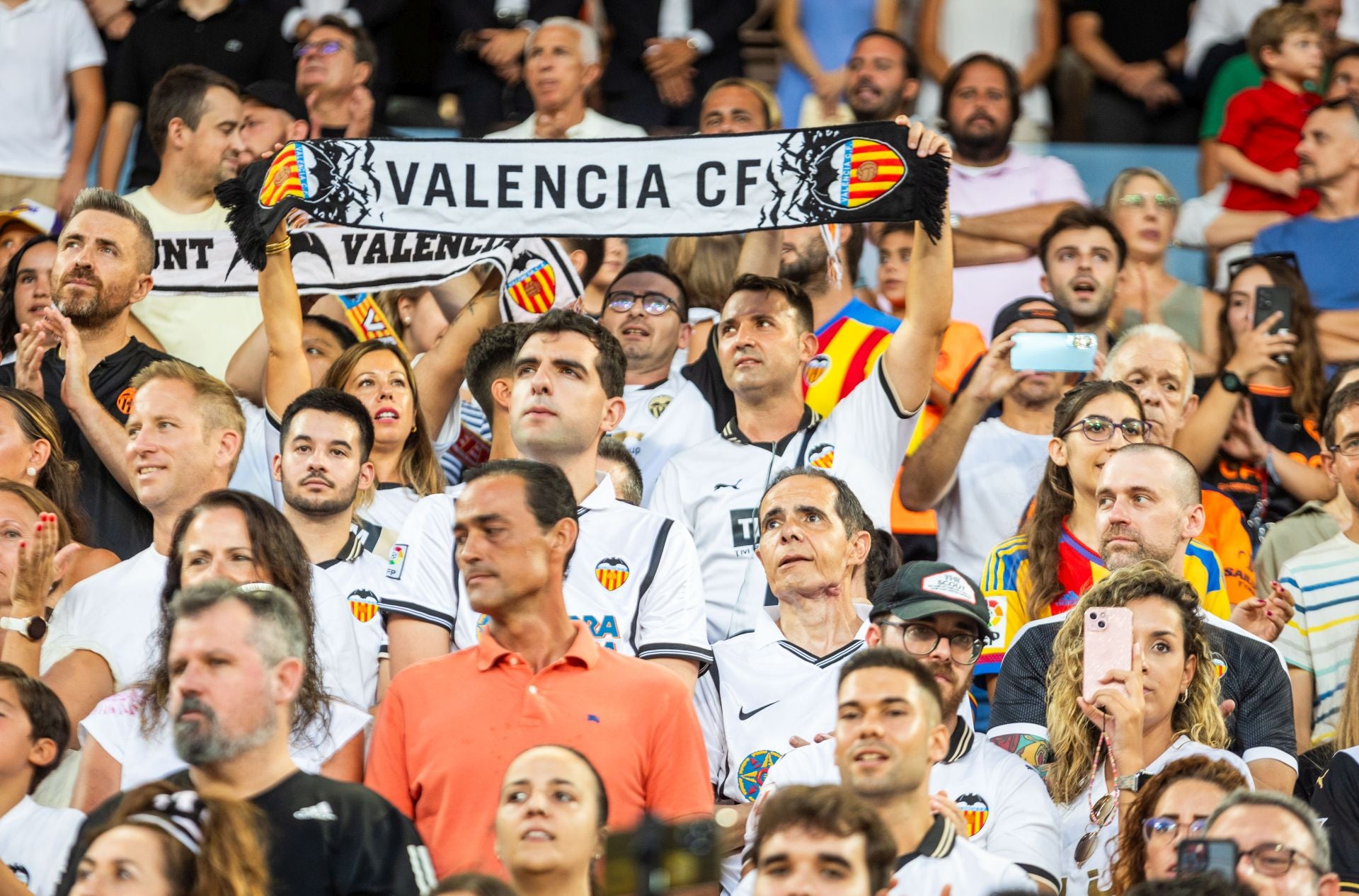 Así ha sido la presentación del Valencia 2024-25 y el Trofeo Naranja