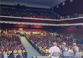 Los vecinos llenaron el Astoria en la asamblea informativa convocada por la Peña Taurina.