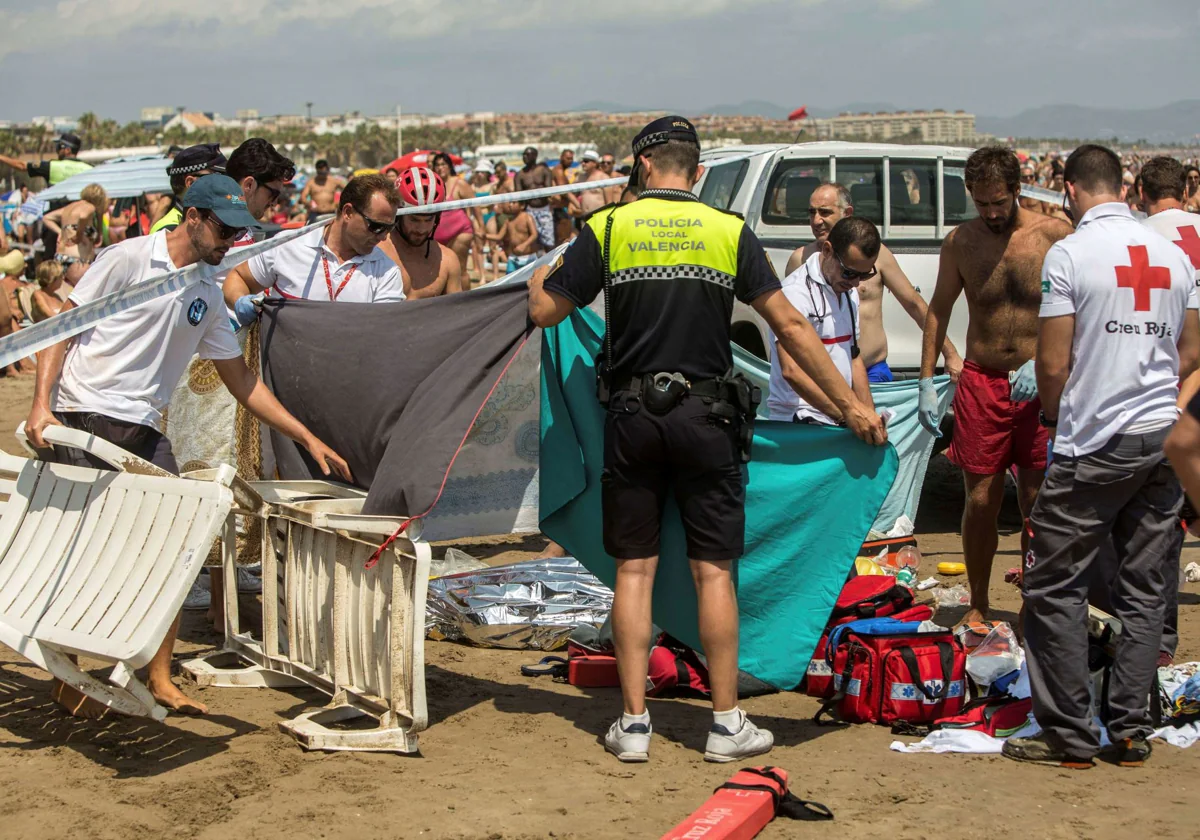 Investigan la muerte de un joven hallado en una playa de Benicàssim 