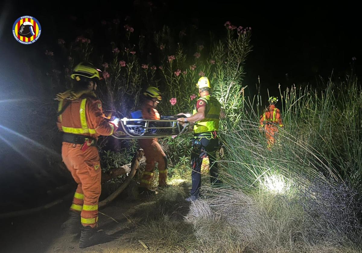 Rescatan de noche a un senderista herido en Buñol