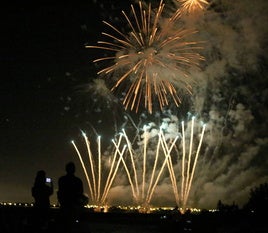 Fuegos artificiales en una imagen de archivo