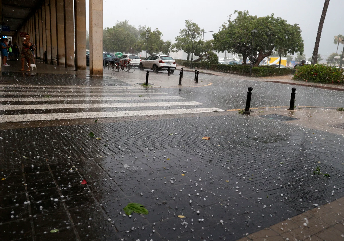 La DANA descarga ya en forma de granizo en el interior de Alicante y Castellón 