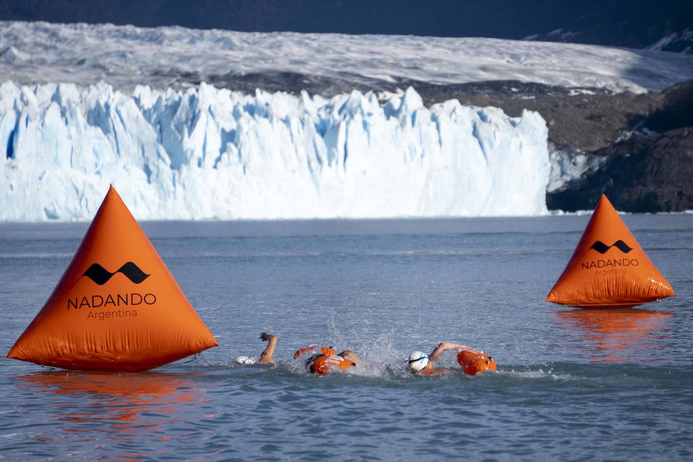 Competición extrema entre los témpanos del glaciar Perito Moreno