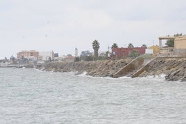 Viviendas de primera línea de playa.