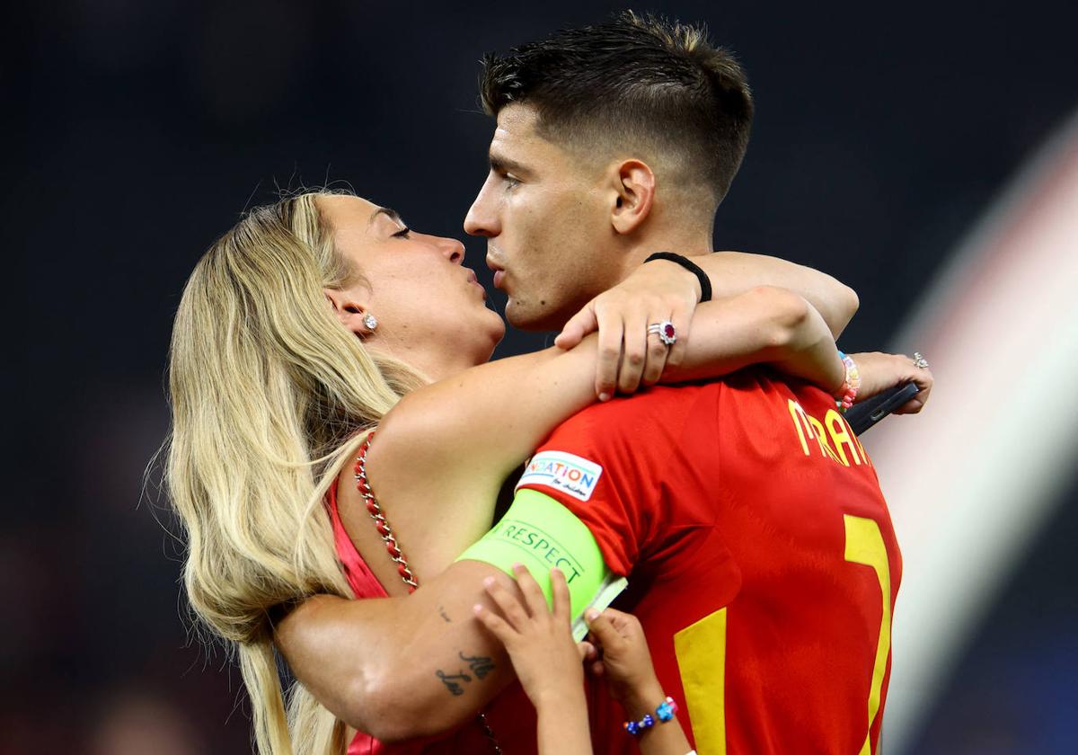 Morata y Alice Campello, durante la Eurocopa.