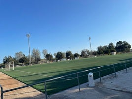 Cambio de césped del campo de fútbol.