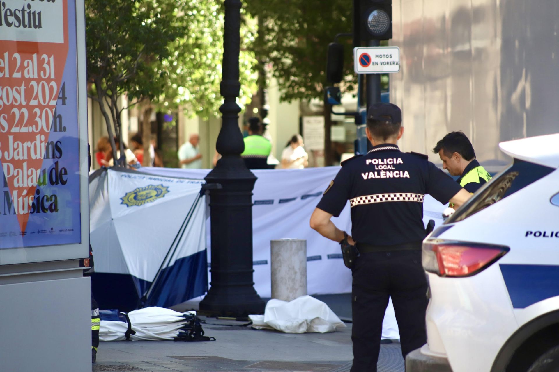 Varios vehículos de la Policía Local en el lugar del accidente.