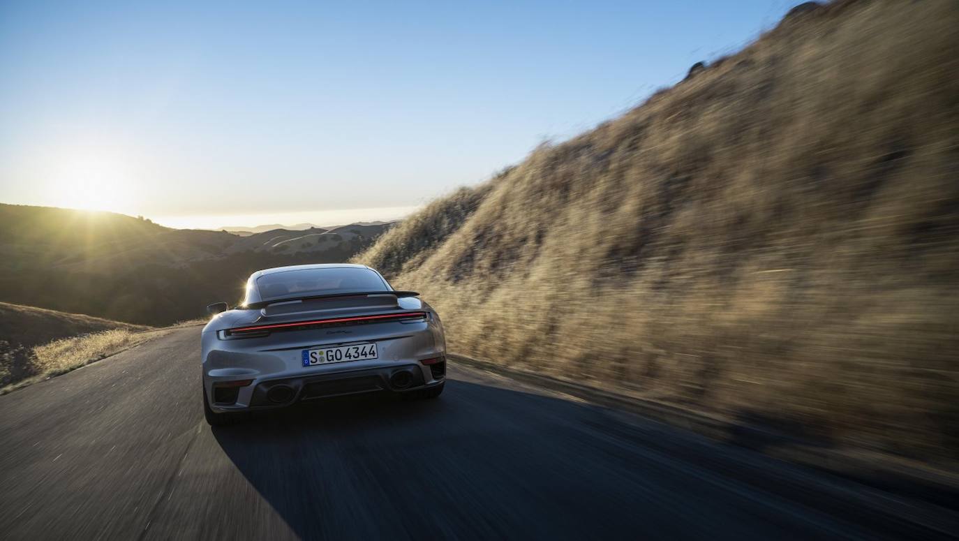 Fotos: Porsche lanza un nuevo 911 Turbo de lujo para celebrar su 50 cumpleaños
