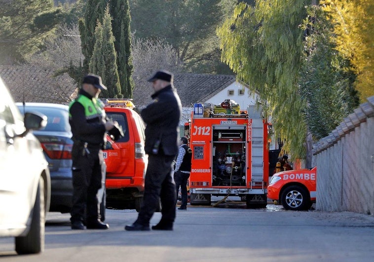 Camiones de bomberos durante una intervención en una imagen de archivo.