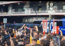 El autobús del Barcelona, tras su llegada a Mestalla.