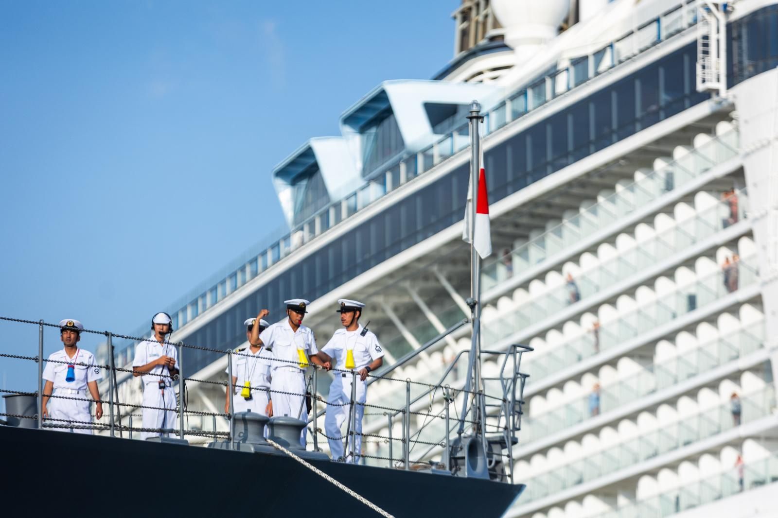 Dos buques japoneses hacen escala en el puerto de Valencia