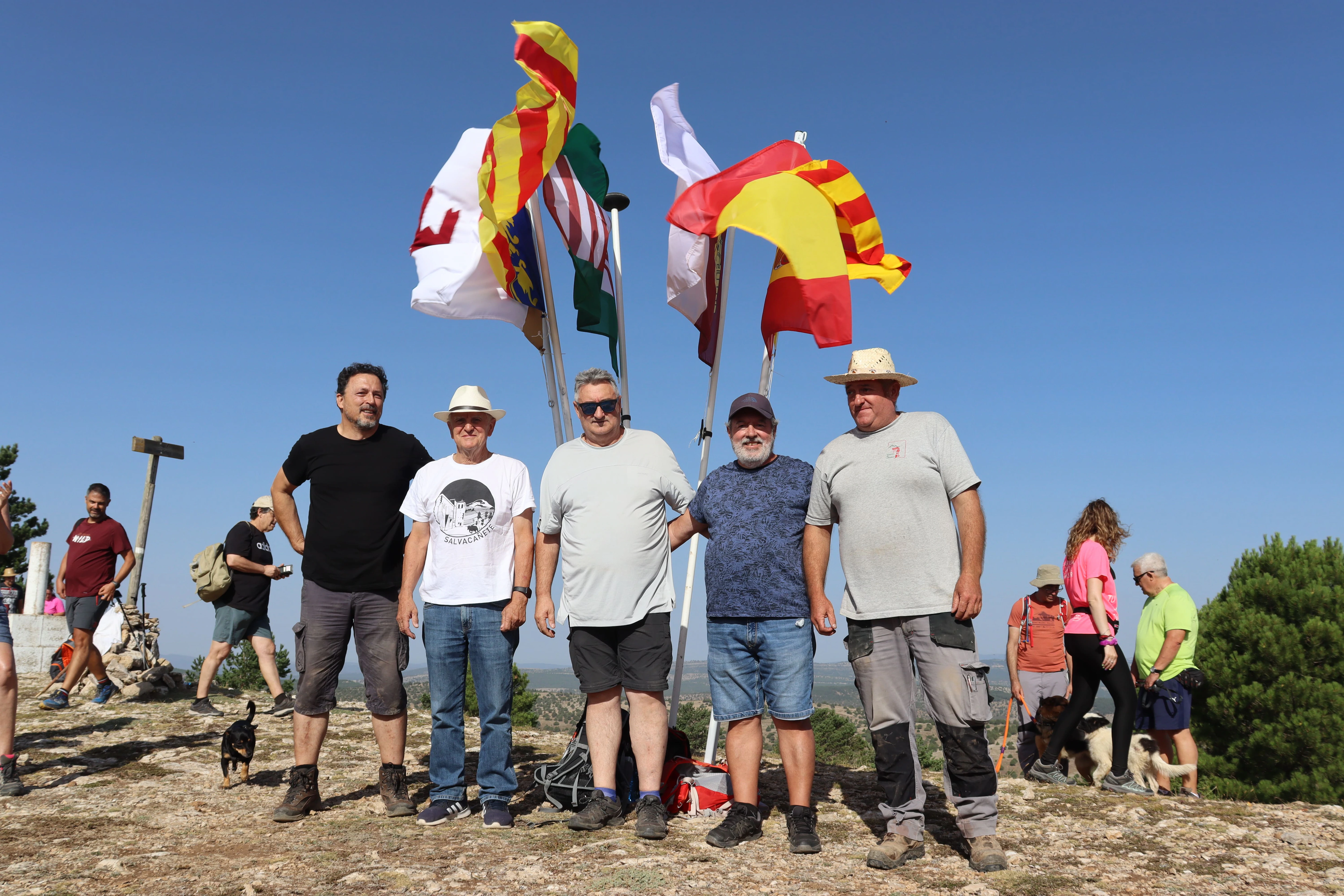 Encuentro histórico en la Cruz de los Tres Reinos 