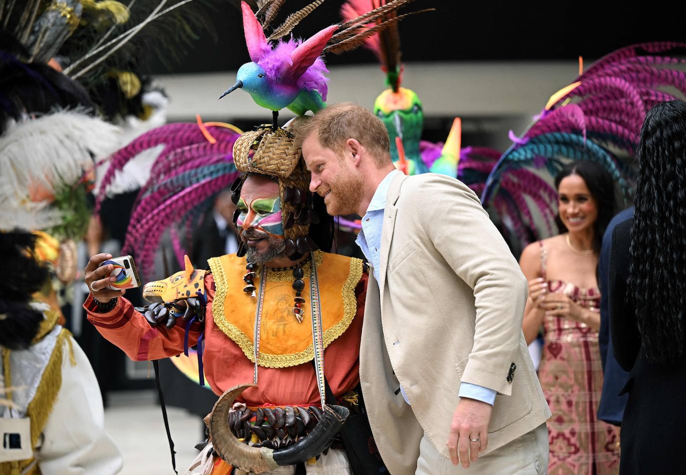 El viaje de Meghan Markle y el príncipe Harry a Colombia: hablando español y bailando salsa