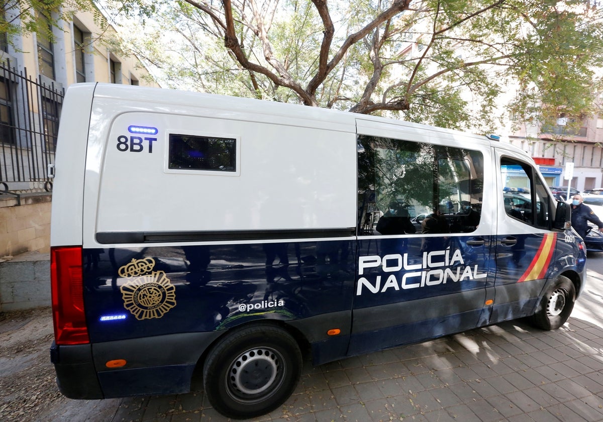 Furgón policial en Alicante.