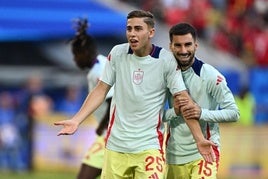 Fermín López, en la Eurocopa junto a Baena.