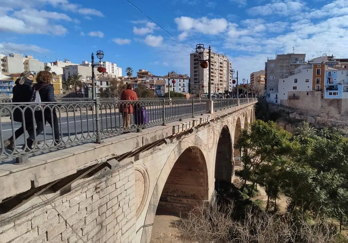 La Vila Joiosa (Alicante) pide a la CHJ caudal de los aliviaderos del río Amadorio para regar parques y jardines 