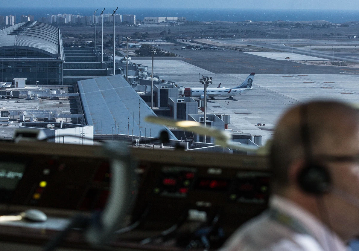 Desarticulan una organización criminal dedicada al tráfico de cocaína en el aeropuerto de Alicante-Elche 