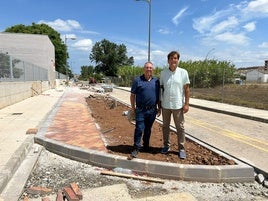 El alcalde visita las obras en la zona.