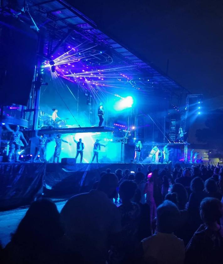 Imagen secundaria 2 - La Orquesta Panorama arrasa en Riba-roja para empezar su gira por Valencia