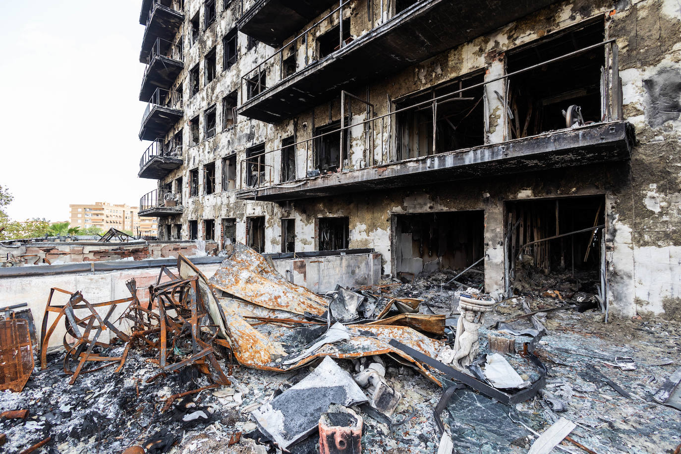 Fotos: así quedaron por dentro el edificio y los pisos del incendio de Campanar