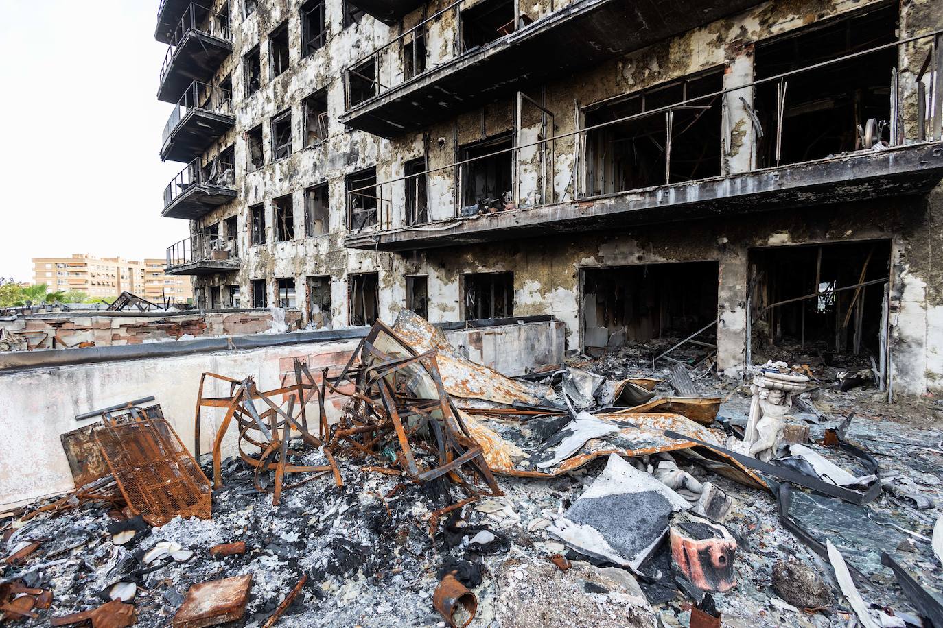 Fotos: así quedaron por dentro el edificio y los pisos del incendio de Campanar