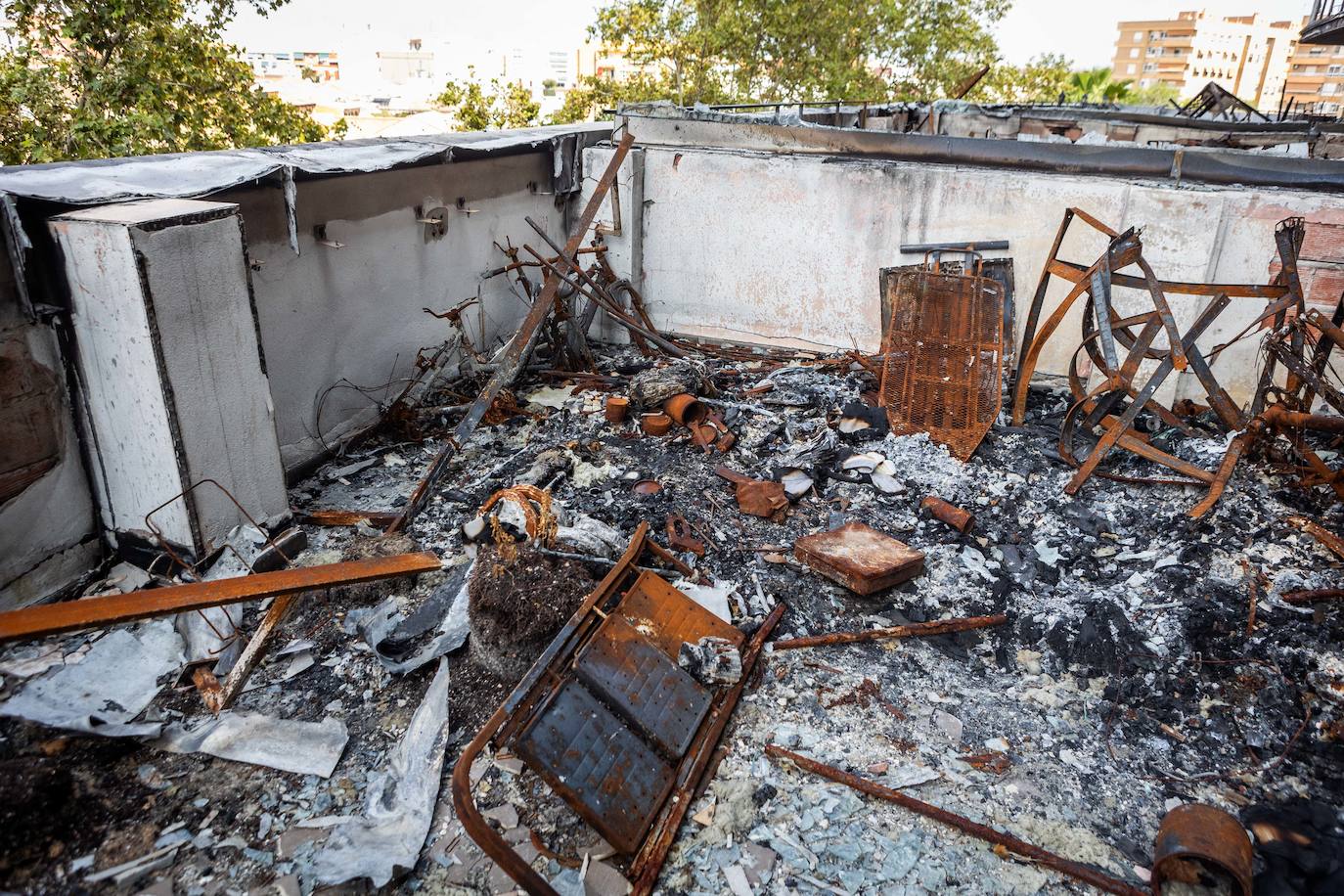 Fotos: así quedaron por dentro el edificio y los pisos del incendio de Campanar