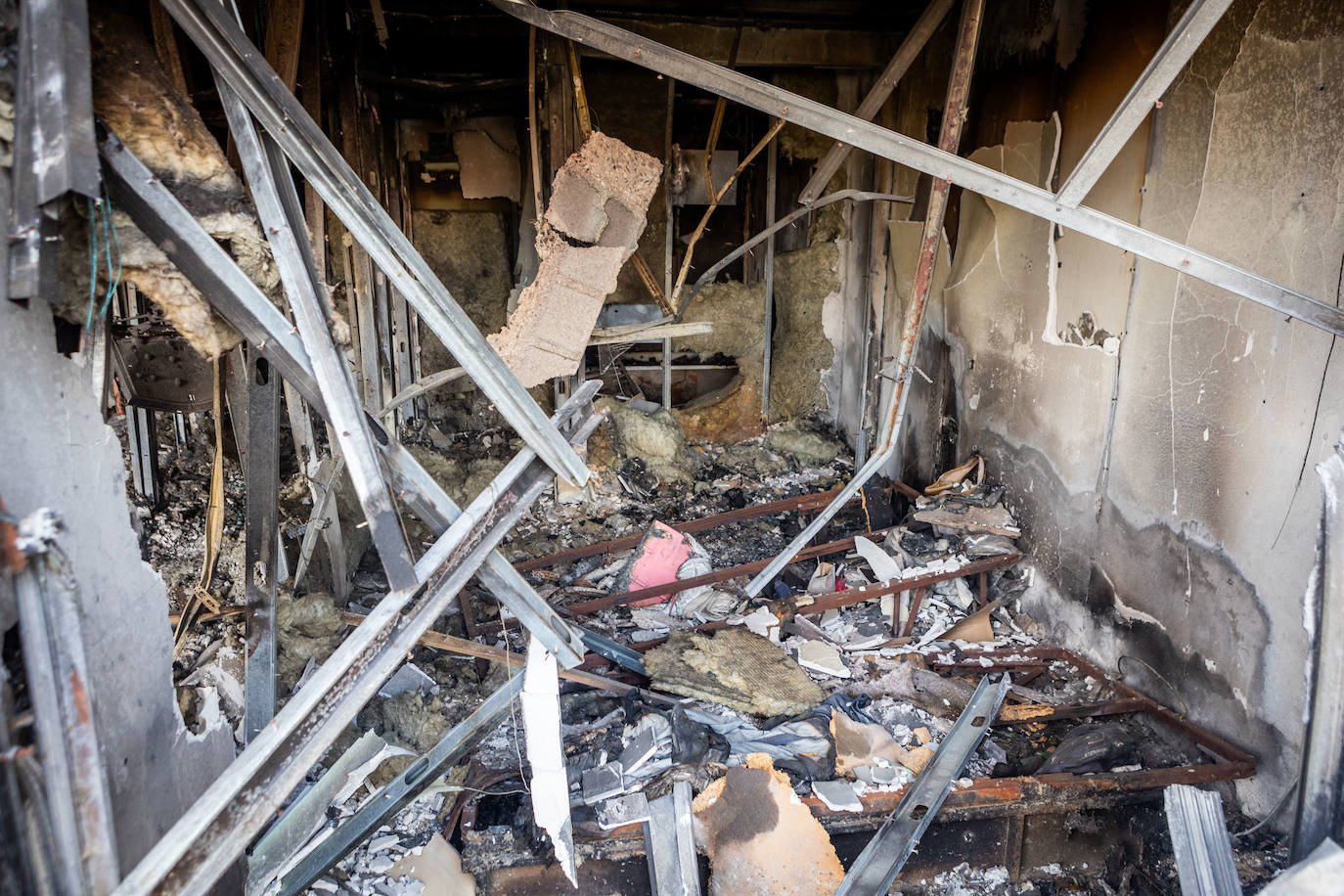 Fotos: así quedaron por dentro el edificio y los pisos del incendio de Campanar