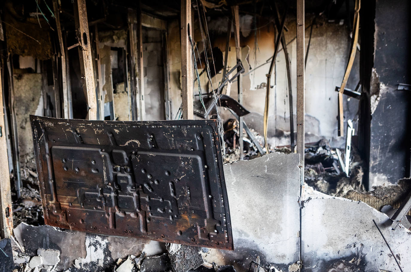 Fotos: así quedaron por dentro el edificio y los pisos del incendio de Campanar