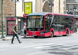 Un autobús de la línea C1, que hace la circunvalación del centro.