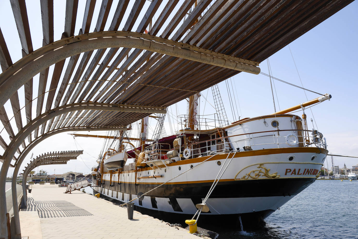 Fotos del buque de la armada italiana que ha abierto sus puertas en Valencia