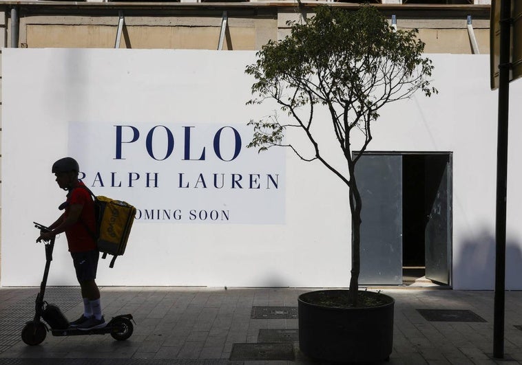 Fachada de la futura tienda de Polo Ralph Lauren en Valencia.