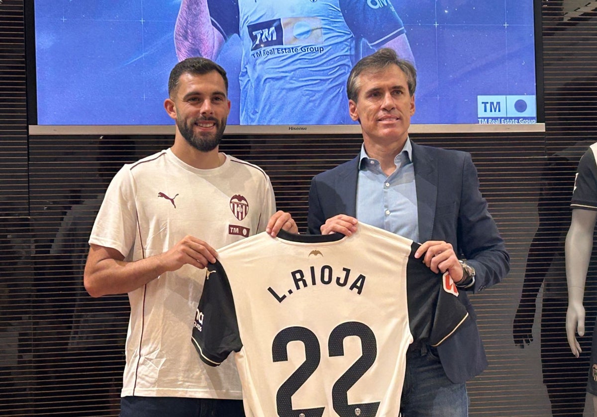 Rioja, con la camiseta esta mañana de lunes.