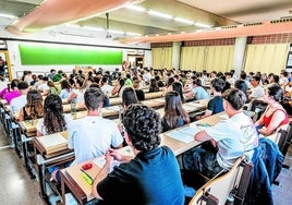 Aspirantes de la última selectividad, poco antes de enfrentarse al primer examen.