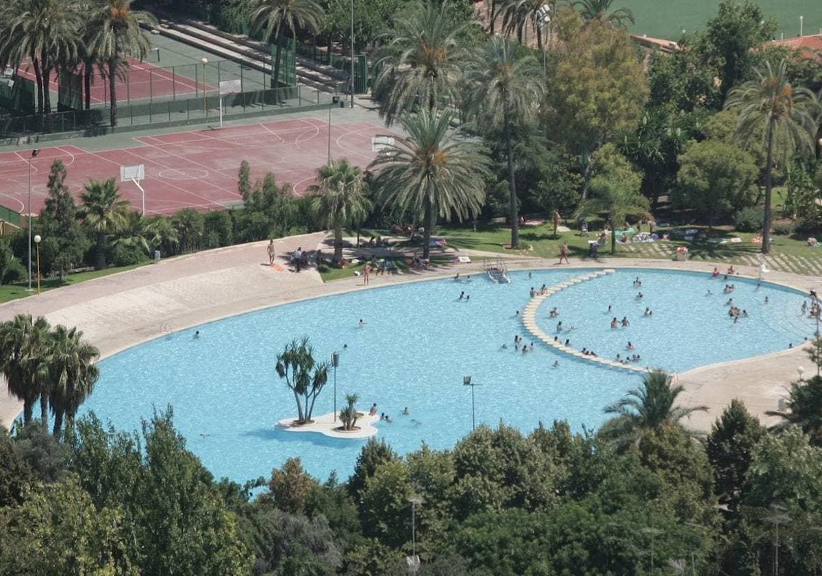 Plataforma per la Llengua denuncia la expulsión de una familia de una piscina municipal de Valencia por hablar valenciano 