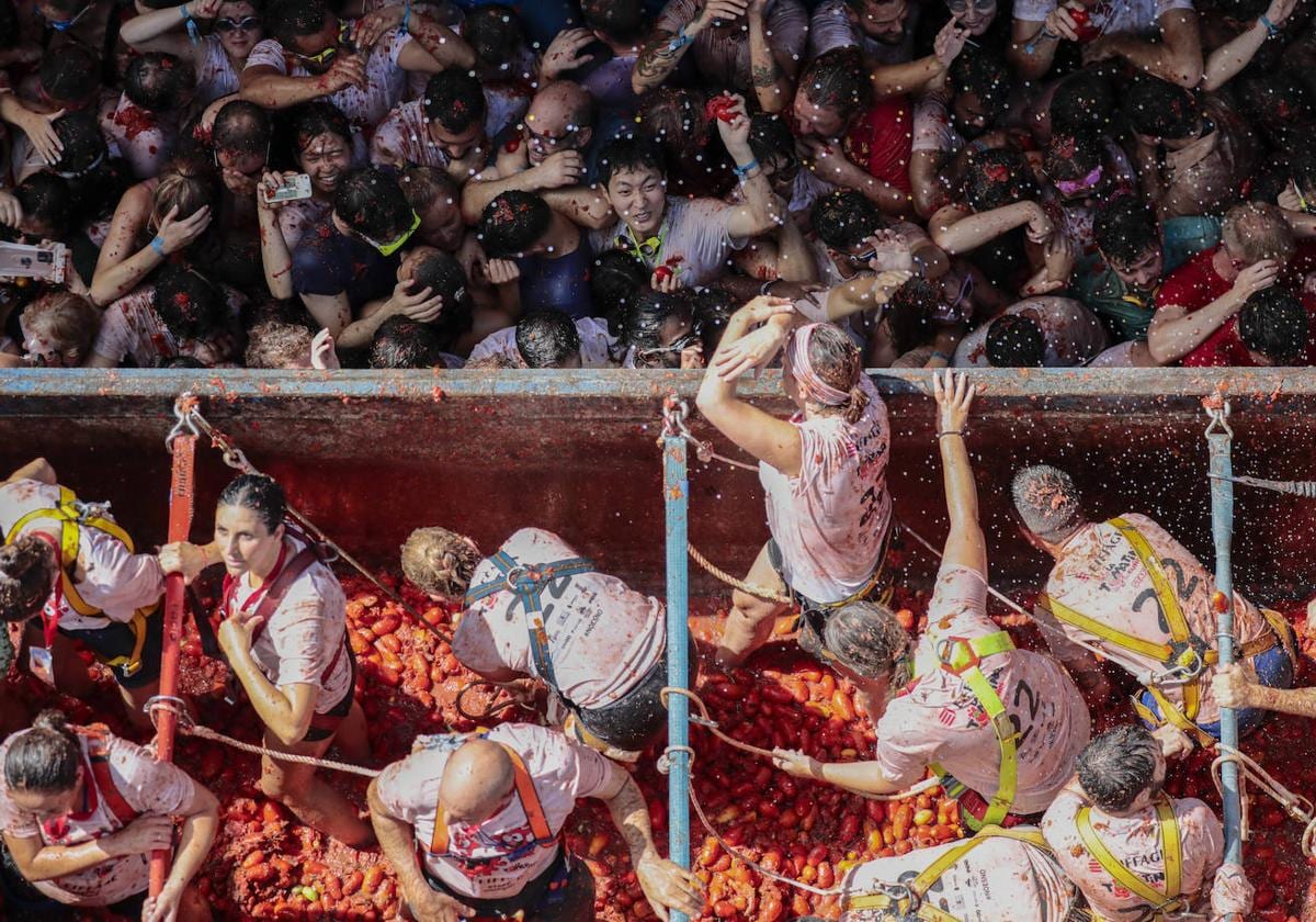 ¿Dónde ver en directo la Tomatina de Buñol 2024?: horario y televisión 