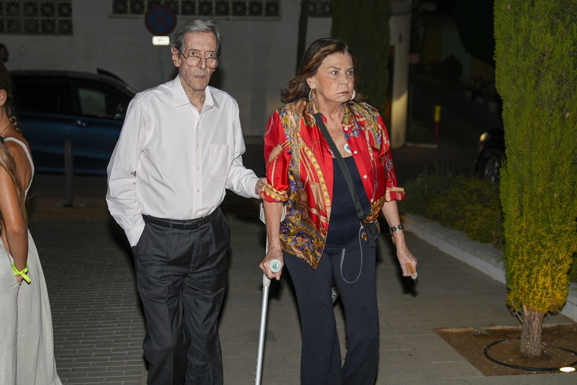 Marisa de Borbón y Alfonso de Borbón y Escasany en el tanatorio de Marbella