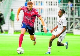 Maximiliano Caufriez (izquierda), durante un partido de Ligue 1.