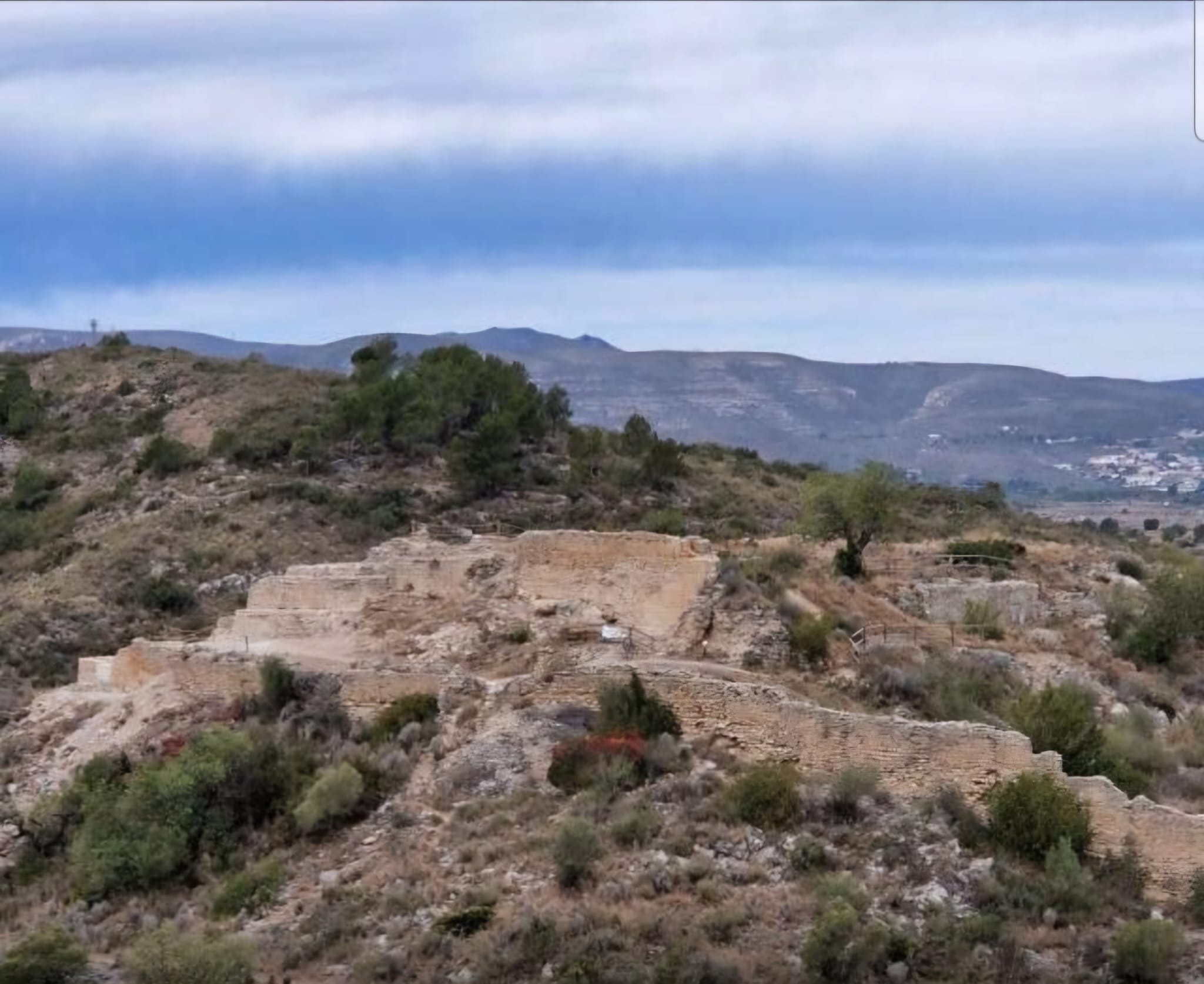 Ruinas del castillo de Montserrat.