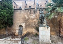 El Ayuntamiento de Valencia inicia la restauración de la icónica escultura de El Palleter.