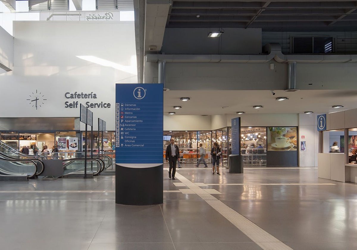 Imagen principal - Estación Sur de Madrid, la intermodal de Valldebebas que se está terminando y estación de Córdoba.
