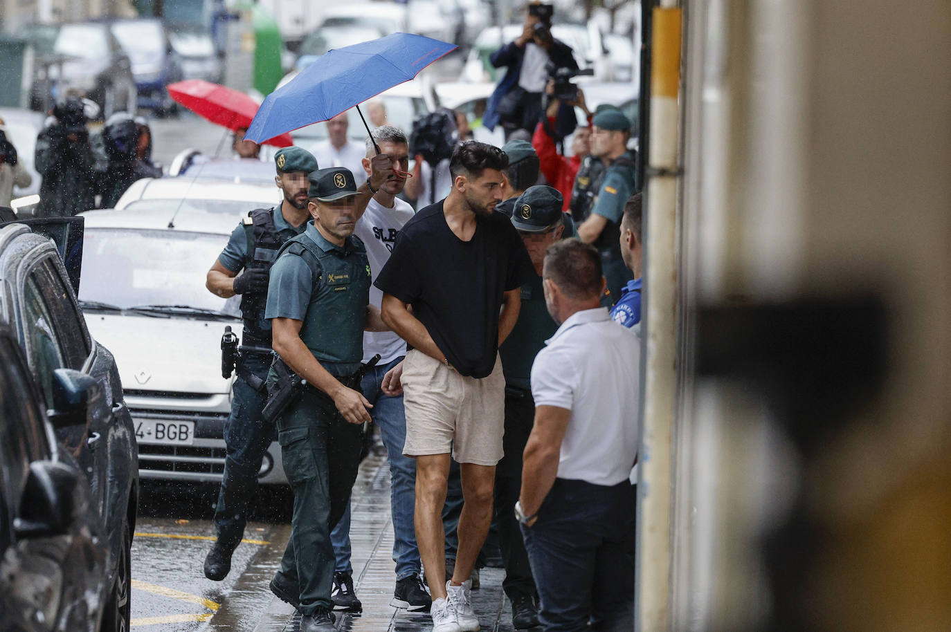 Fotos de Rafa Mir rumbo al juzgado y antes de declarar