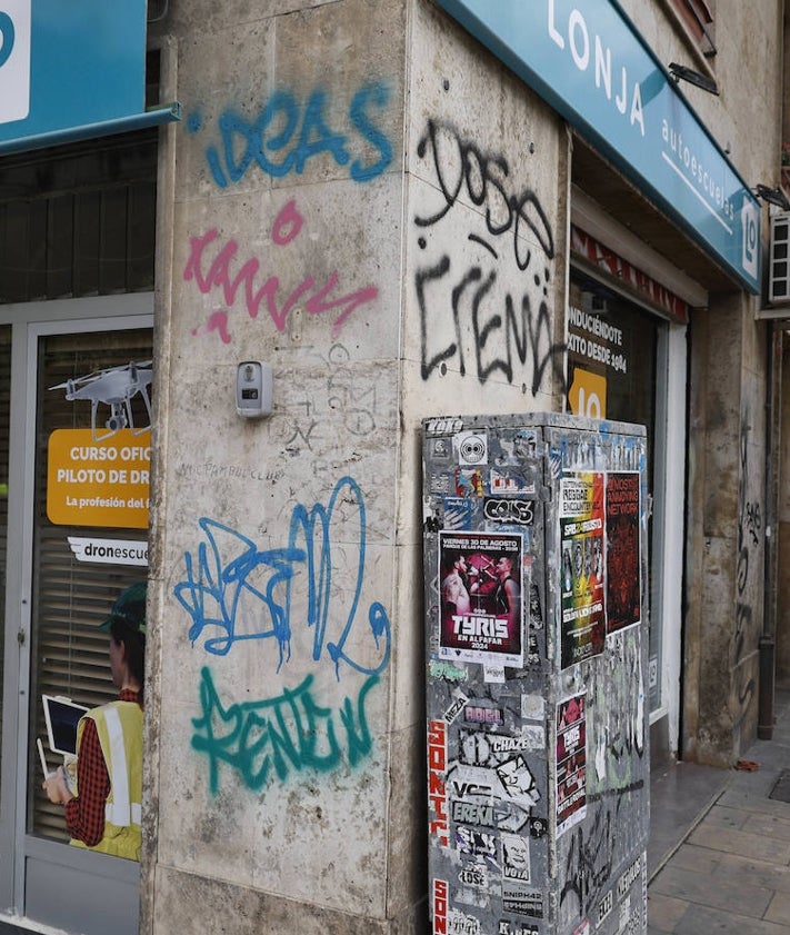 Imagen secundaria 2 - Pintadas en el centro de Valencia.