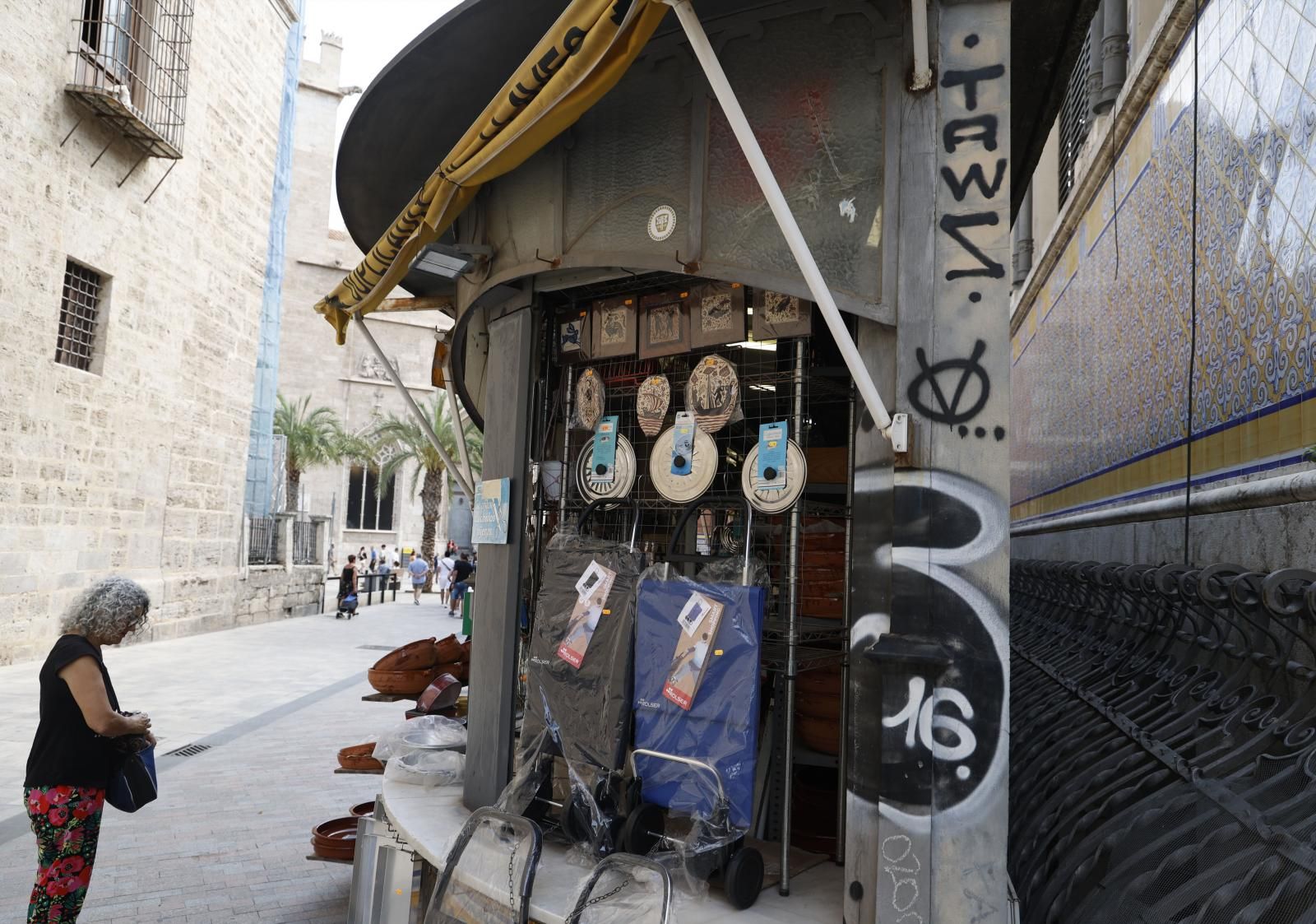 Graffitis y vandalismo en el centro histórico de Valencia