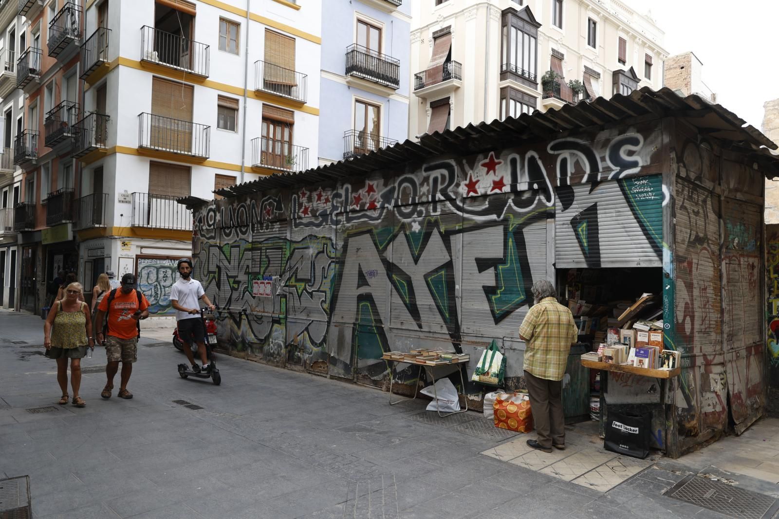 Graffitis y vandalismo en el centro histórico de Valencia